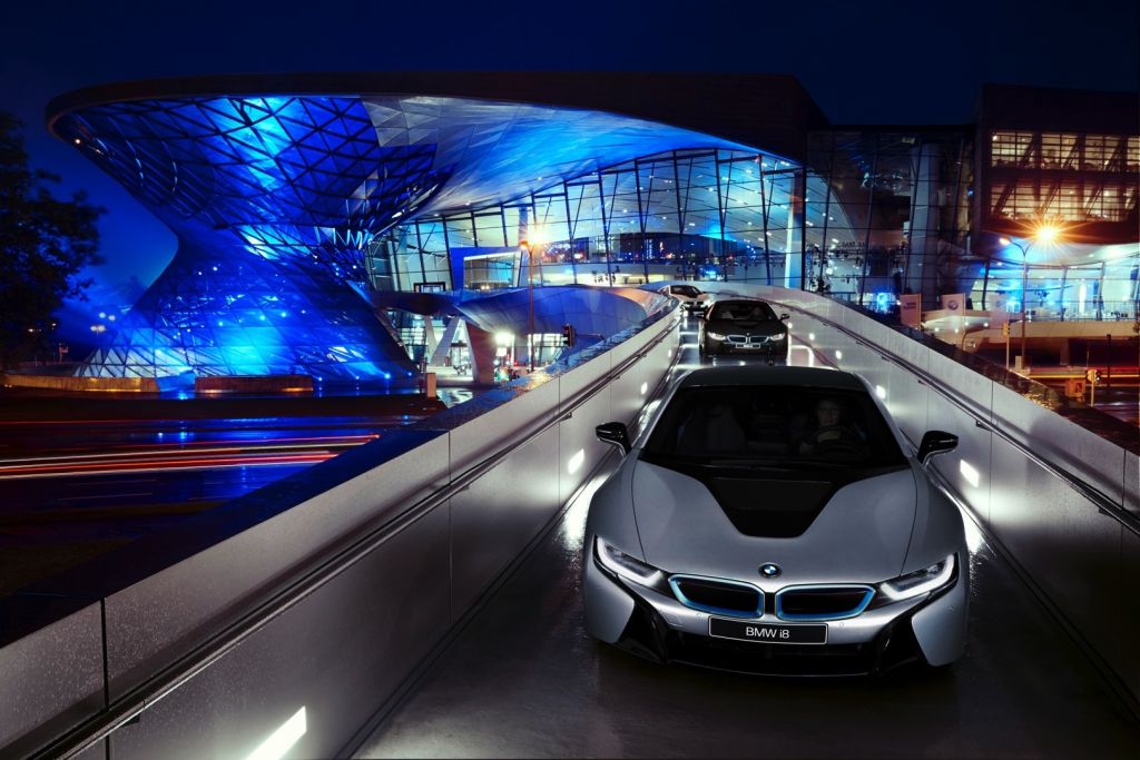BMW i8 deliveries begin