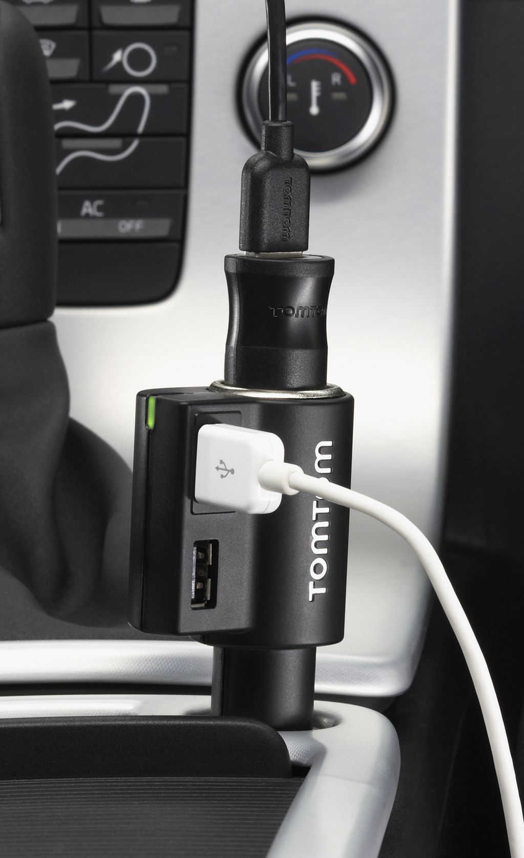 TomTom High Speed Multi-Charger in the car