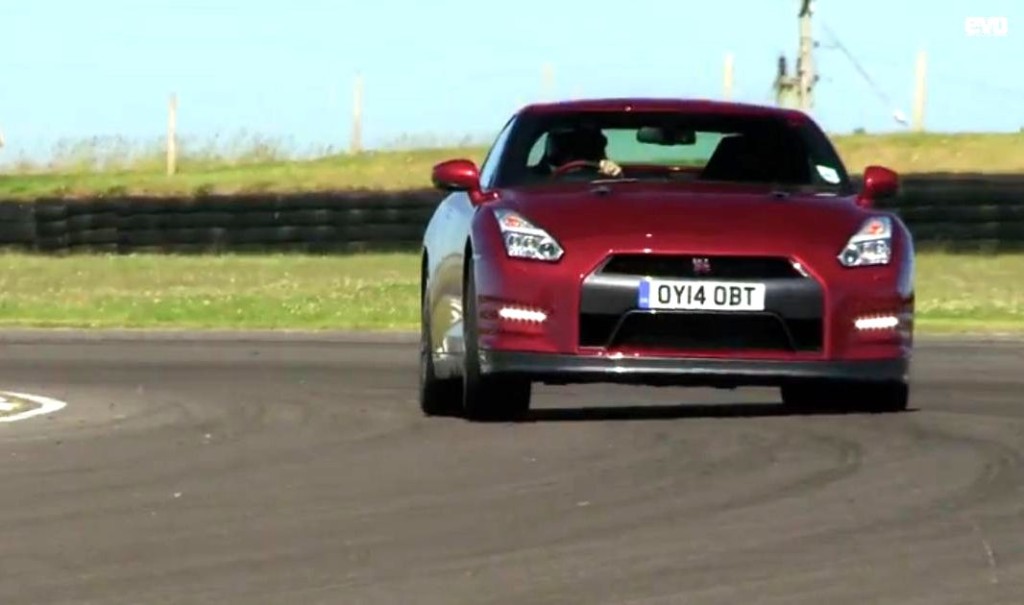 Nissan GT-R vs BMW M5