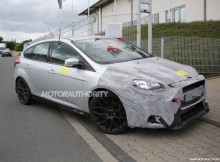 2016 Ford Focus RS spy shot-front