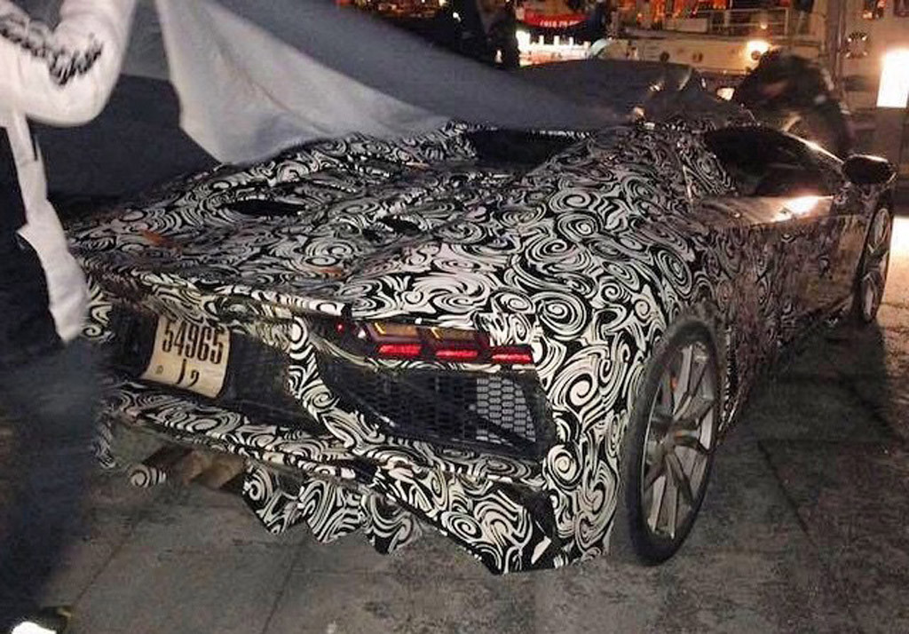 Lamborghini Aventador SV Roadster