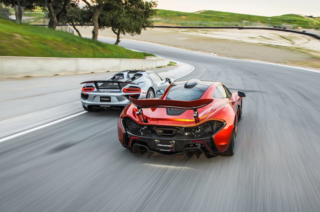 Porsche 918 Spyder vs Mclaren P1