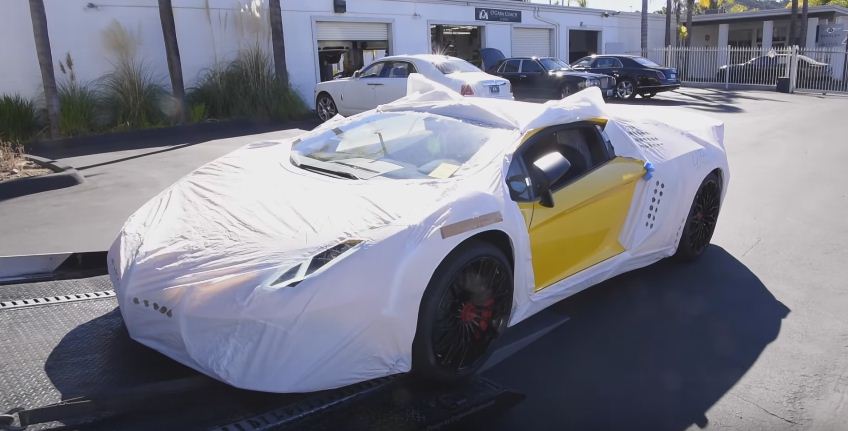 Lamborghini Aventador SV Delivered in Christmas Gift Wrap: Video