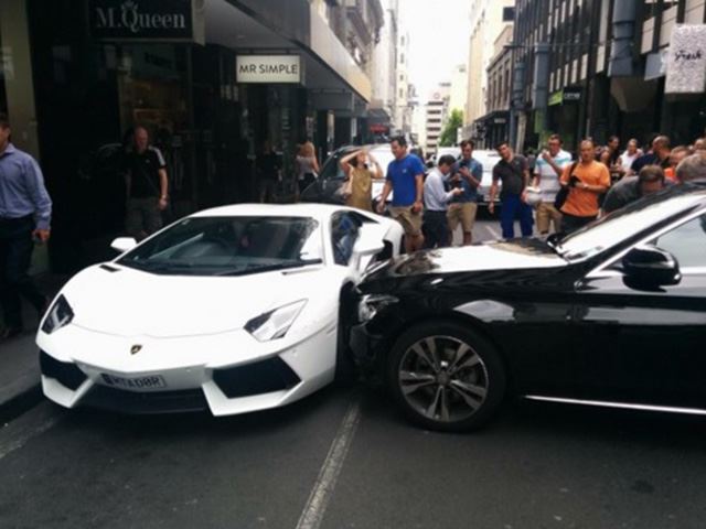 Lamborghini Aventador crashed in New Zealand-1
