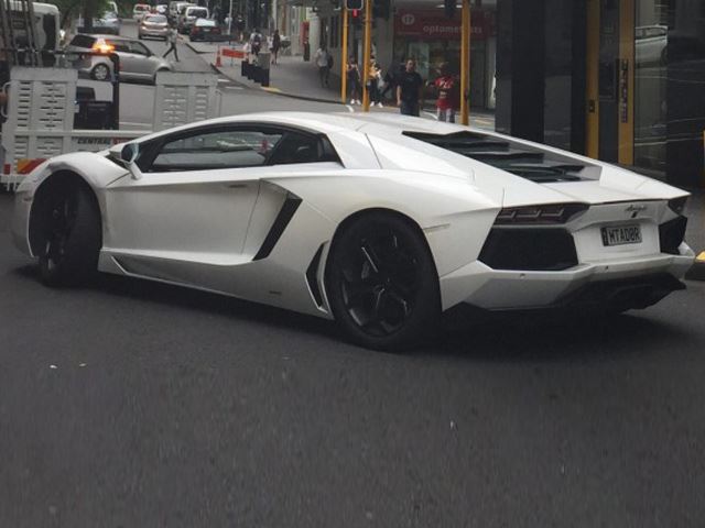Lamborghini Aventador crashed in New Zealand-3