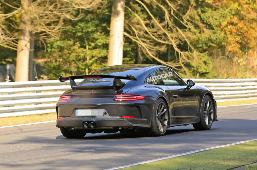 2017-porsche-911-gt3-spy-shots-1