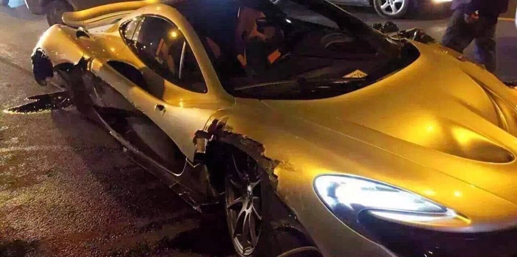 McLaren P1 crashed in China-1