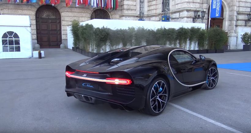 Bugatti Chiron start up and loud revs