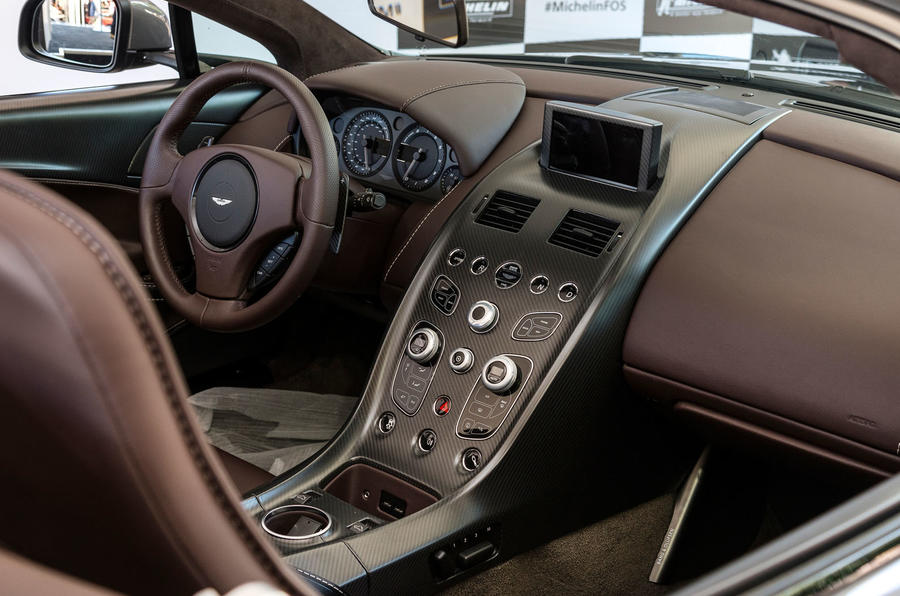 Aston Martin Vantage GT12 Roadster-4