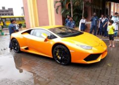 Lamborghini Huracan Rams into Autorickshaw in Mumbai