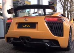 Rev Battle: Porsche Carrera GT vs Lexus LFA