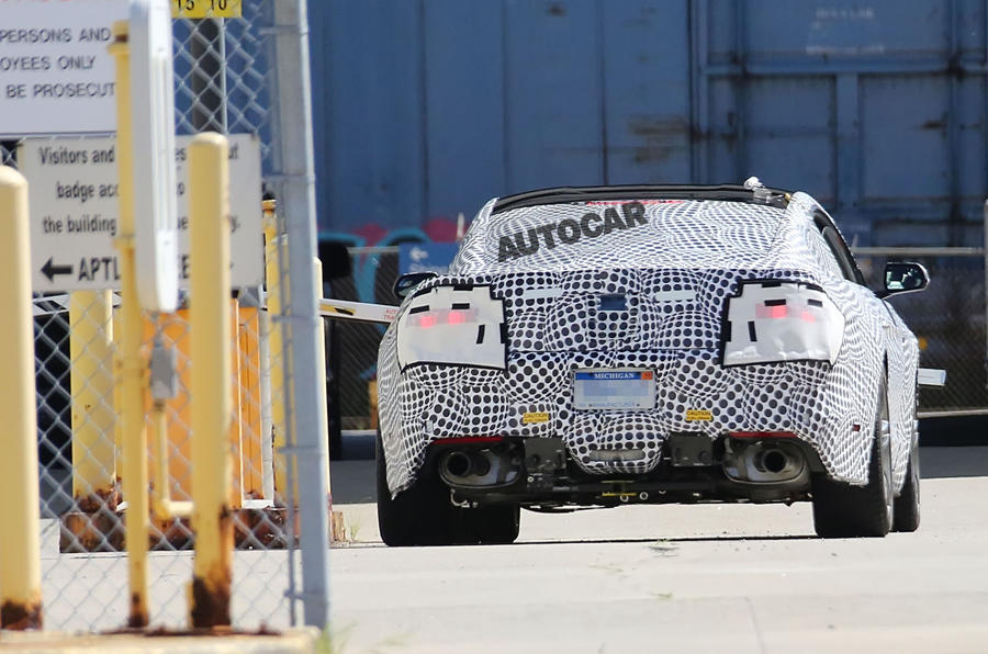 2018-ford-mustang-facelift-spyshots-3