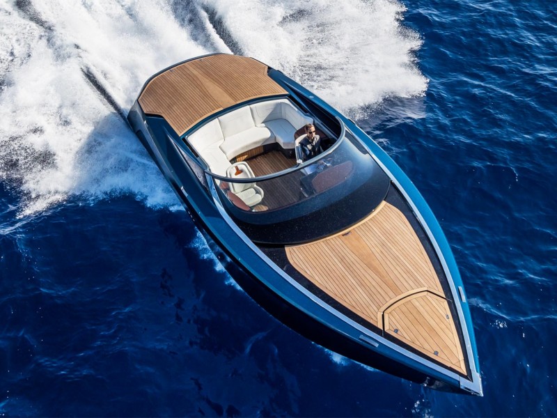 aston-martin-am37-powerboat-review