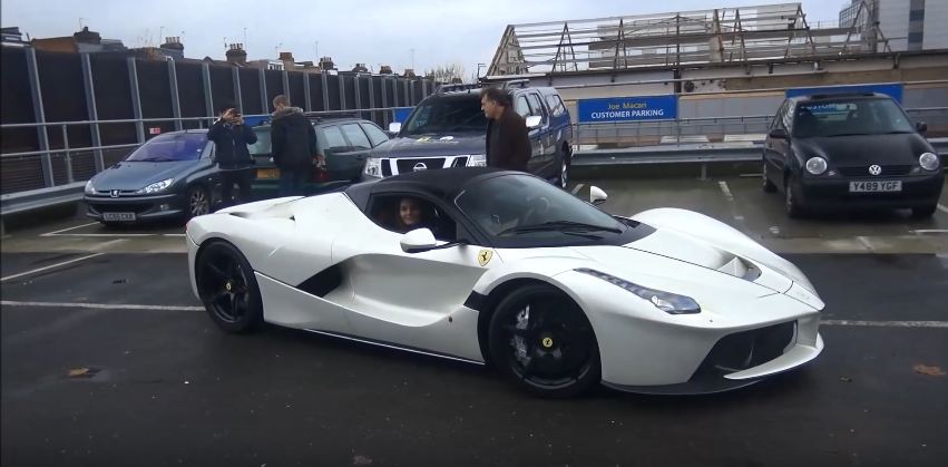gordon-ramsay-shows-off-his-laferrari-aperta