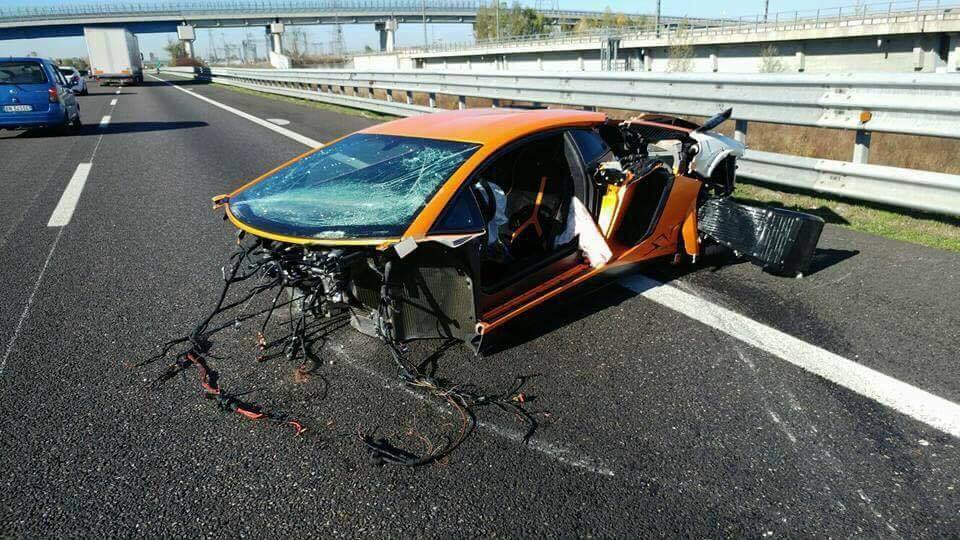 lamborghini-aventador-sv-crashed-in-italy-1