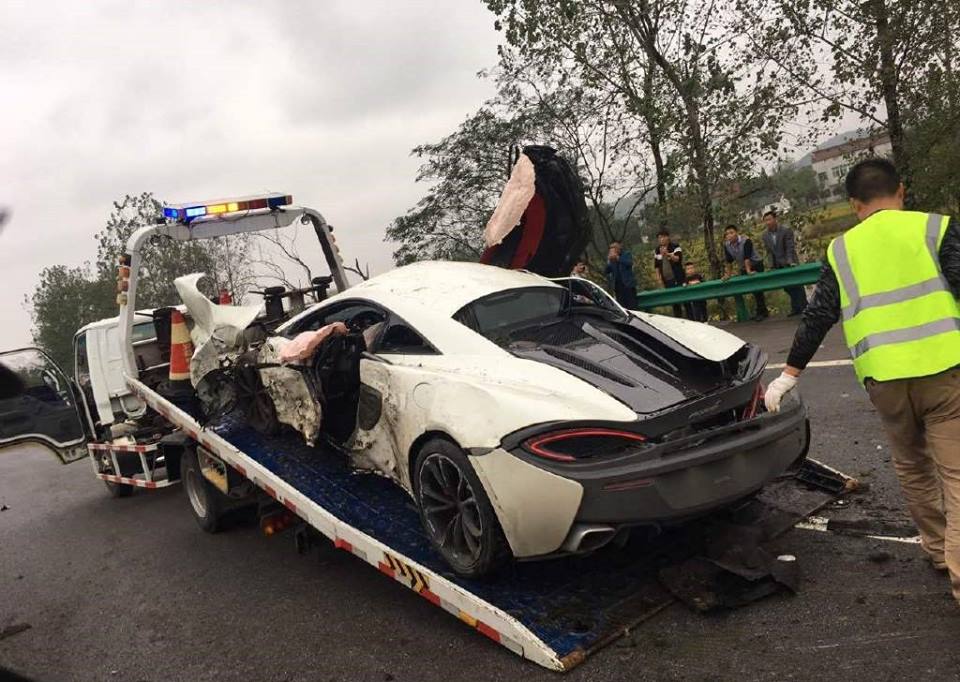 mclaren-570s-crashed-in-china-2