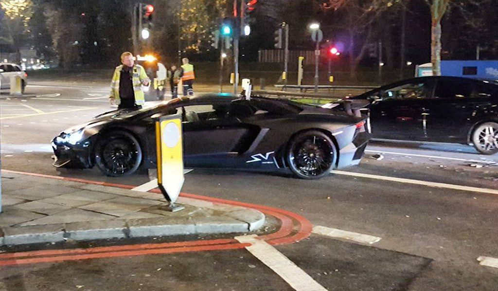 Lamborghini Aventador SV Roadster crashed in London-1