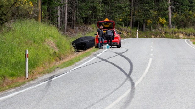 mclaren-f1-crashed-in-new-zealand-2