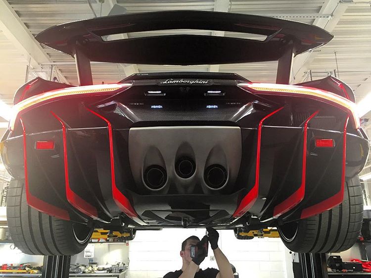 Lamborghini Centenario-Carbon-Red-US-2