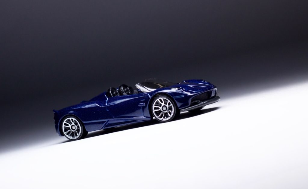 Pagani Huayra Roadster-Hot Wheels Exotic-1