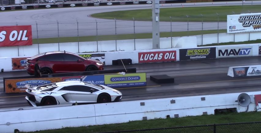 Tesla Model X vs Lamborghini Aventador SV