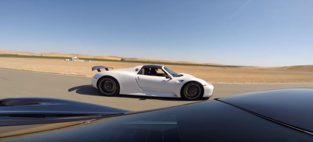 mclaren-720s-918-spyder-race