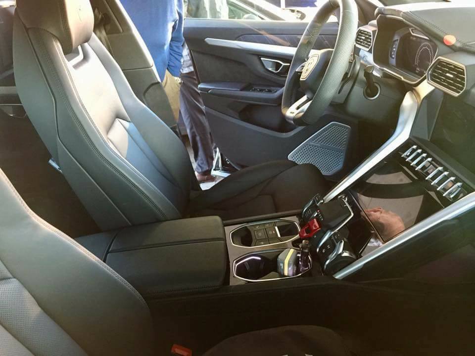 Lamborghini Urus-interior-spy shots-4