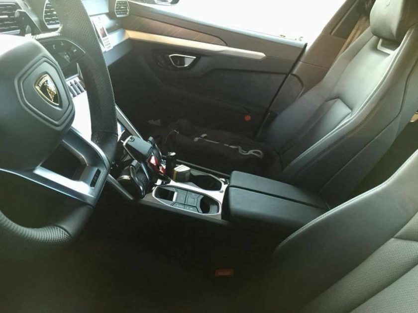 Lamborghini Urus-interior-spy shots-5