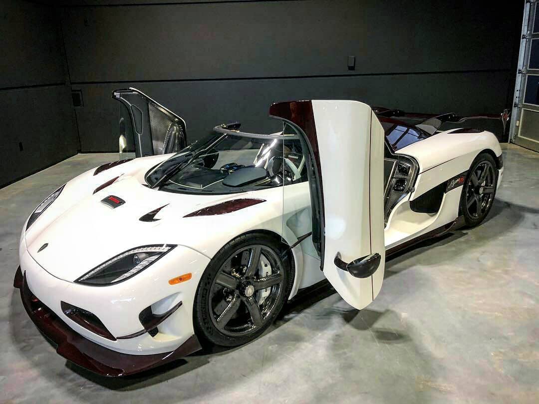 Koenigsegg Agera RS-white-red-carbon-Canada-1
