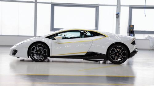 lamborghini-huracan-signed-by-pope