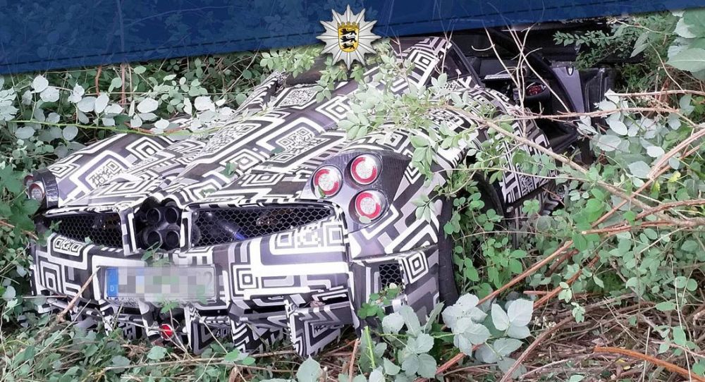 Pagani-Huayra-successor-prototype-crash-germany