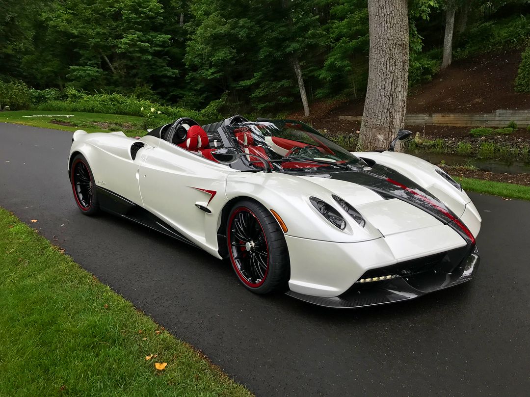 White-Pagani Huayra Roadster-Concorso Ferrari-Friends-Huay-not-1