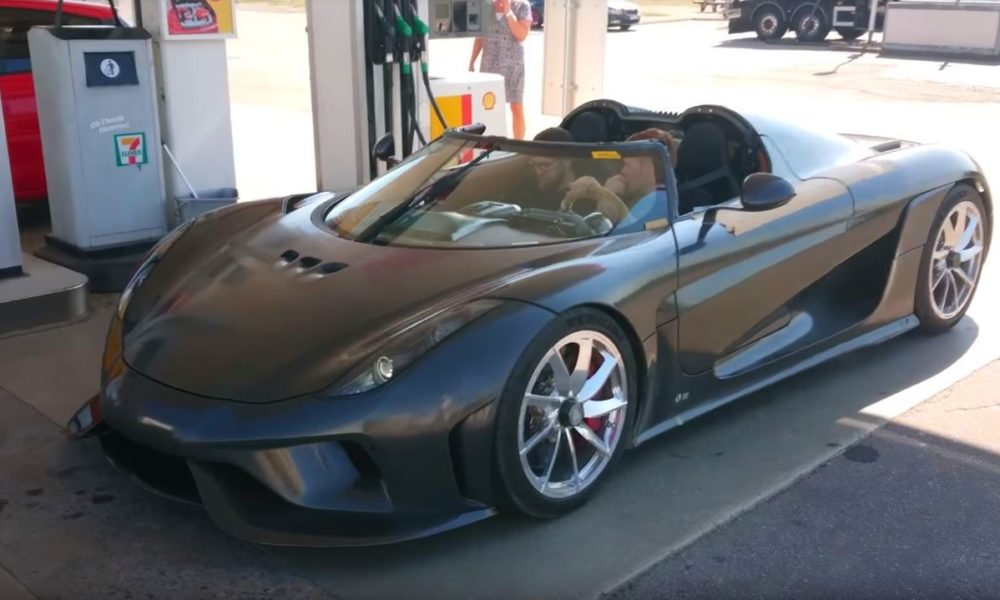 Bare Carbon Koenigsegg Regera is a Treat to the Eyes