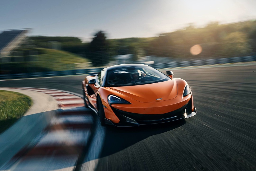 Mclaren 600LT Reviews track