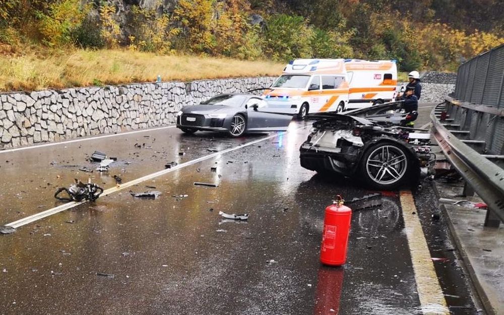 Audi r8 splits into two massive crash 04
