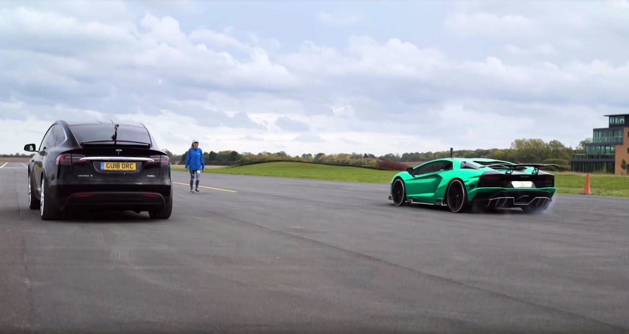 Lamborghini Aventador S vs Tesla Model X P100D-dragrace
