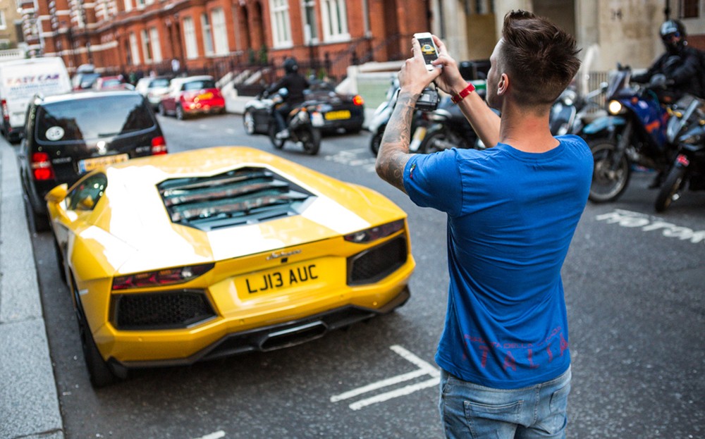 Supercars of London-car spotter