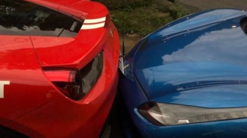 Deliveryman-crashes-into-Ferrari-s-in-Taiwan-03