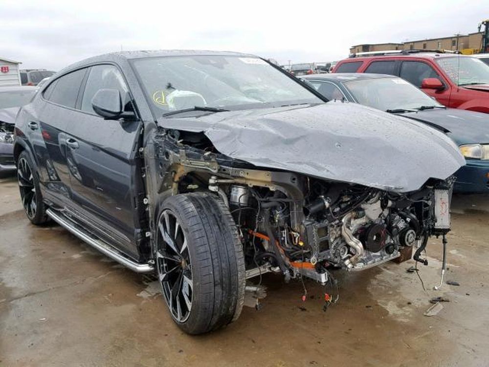 Lamborghini-Urus-Crashed-3