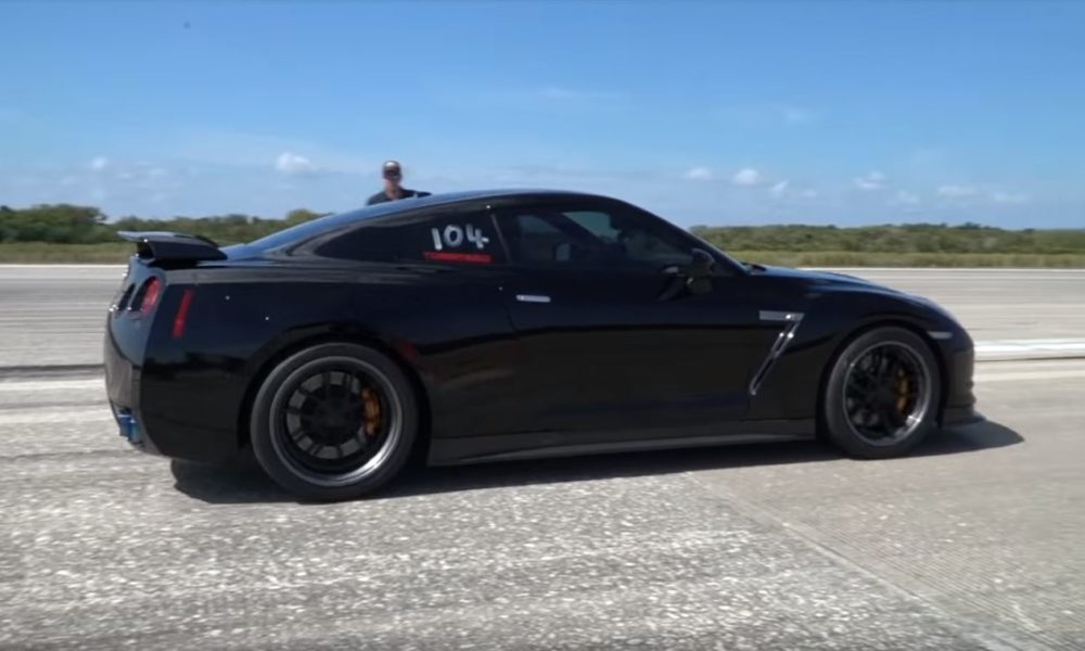 1100 HP Nissan GT-R Clocks a Top Speed of 235 MPH