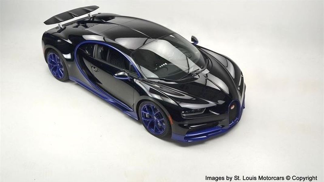 Bugatti-Chiron-Black-and-Blue-2