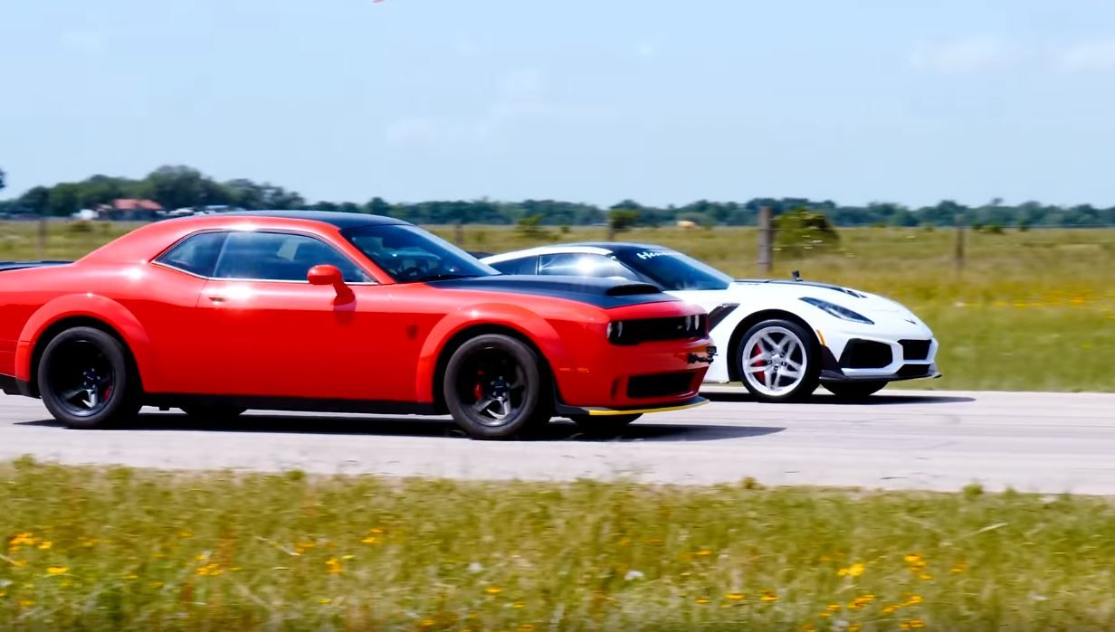 Dodge Challenger Demon vs Hennessey Corvette ZR1-drag race