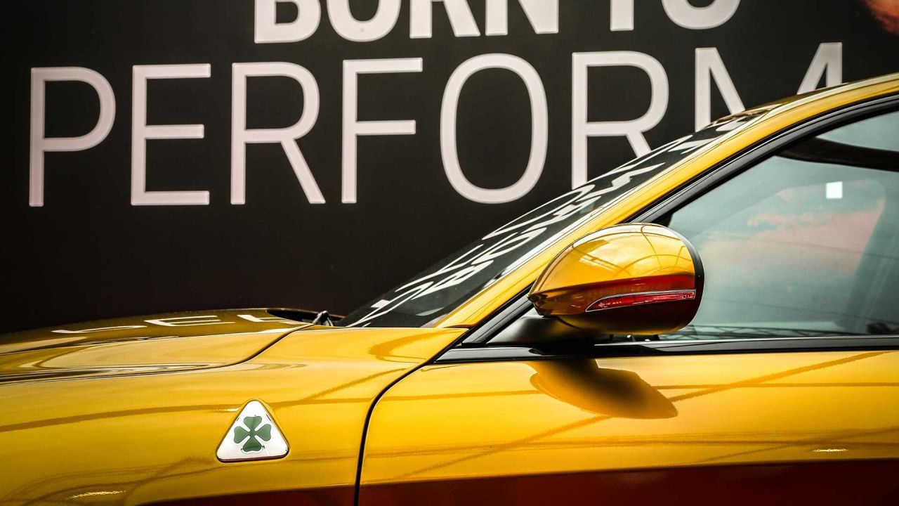 Gold Alfa Romeo Giulia Quadrifoglio-Mille Miglia-1