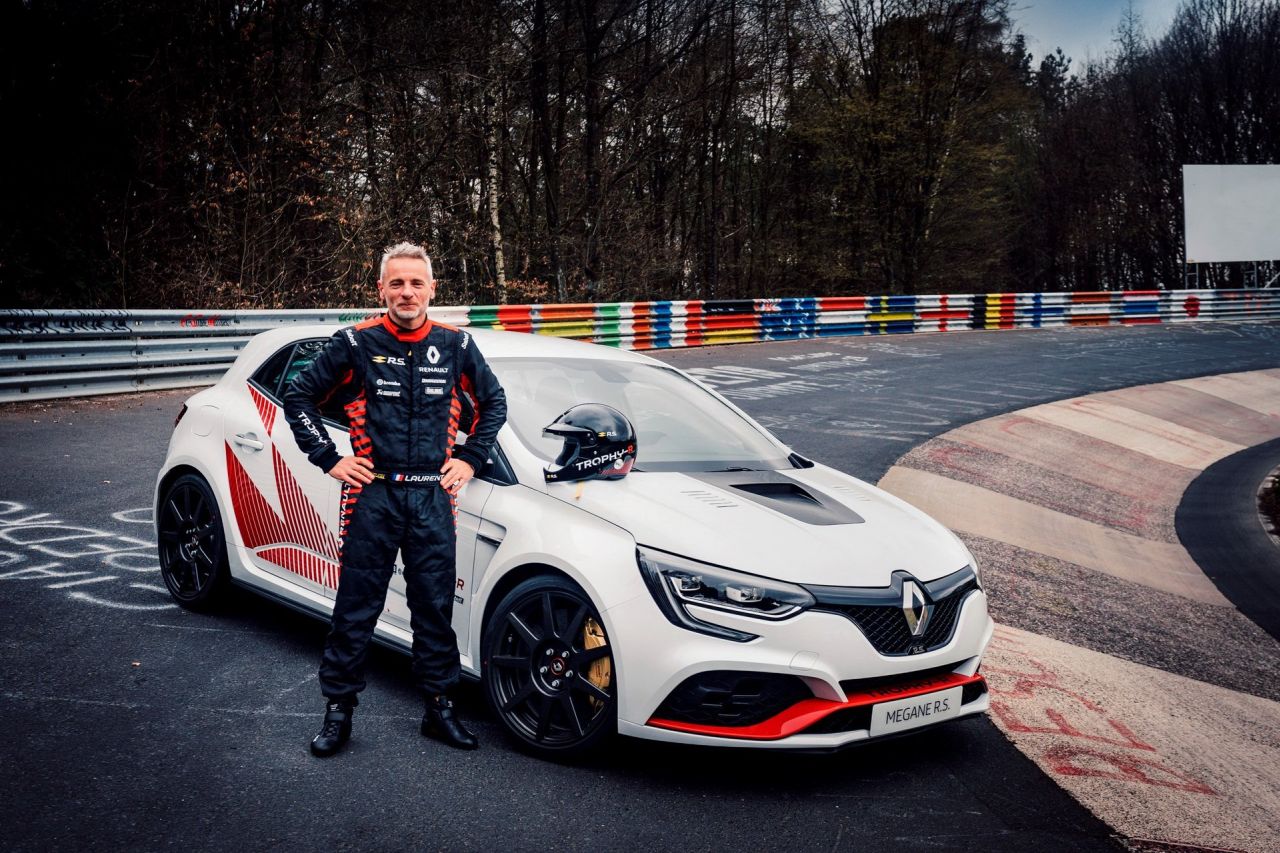 Renault-Megane-Trophy-R-Nurburgring-lap record-1