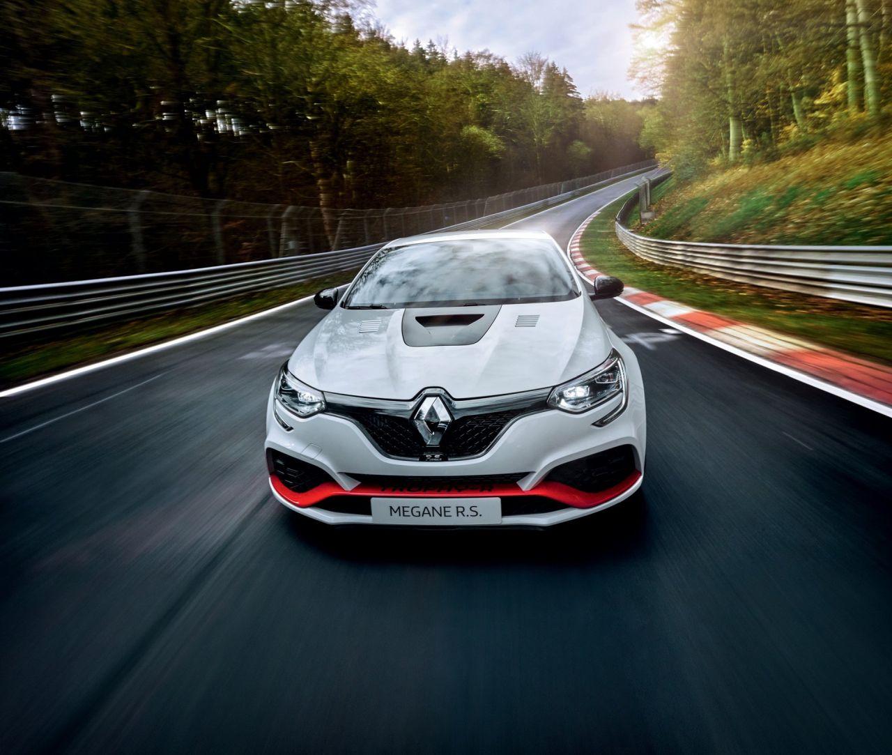 Renault-Megane-Trophy-R-Nurburgring-lap record-2