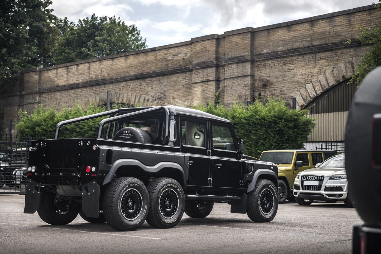 LAND ROVER DEFENDER Flying Huntsman 6x6-3