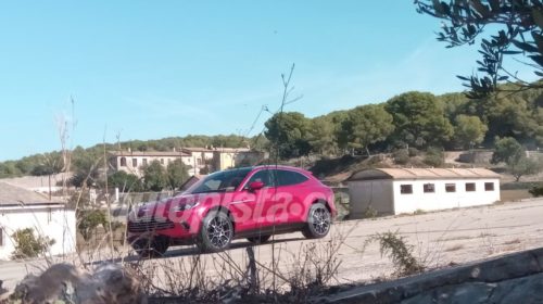 2020 Aston Martin DBX-leaked-spy-images-5