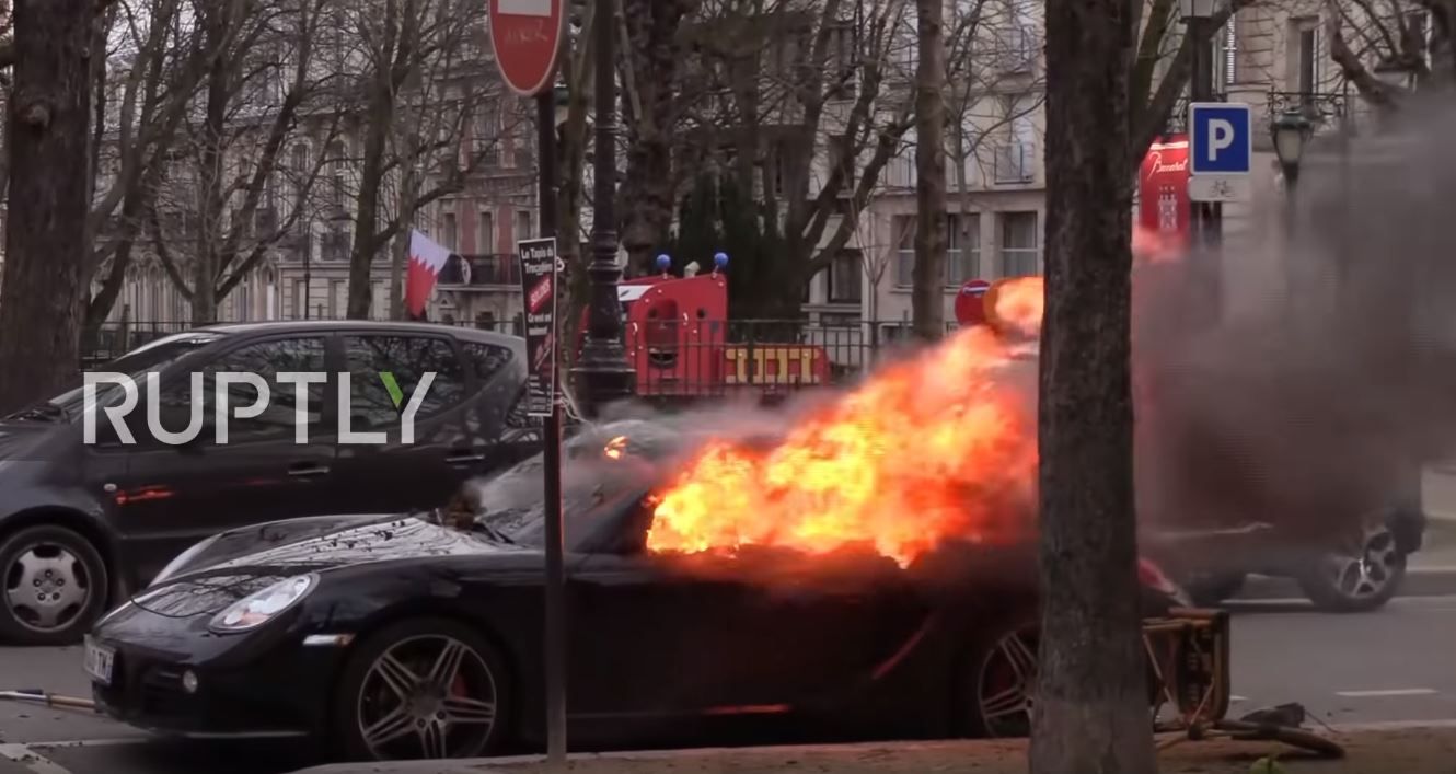 Ferrari-Porsche-vandalized-fire-Yellow-vest-protest