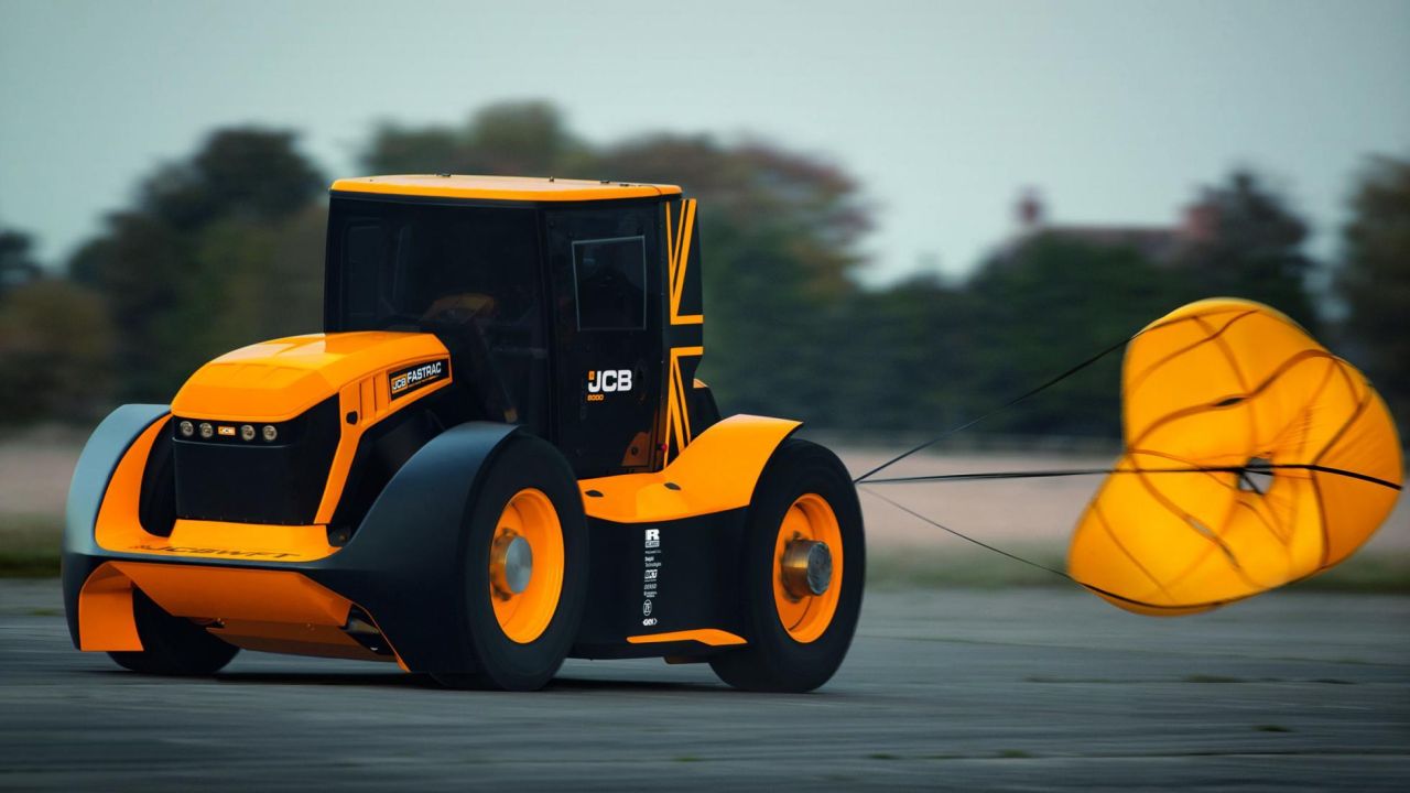 JCB Fastrac Two-worlds fastest tractor-2