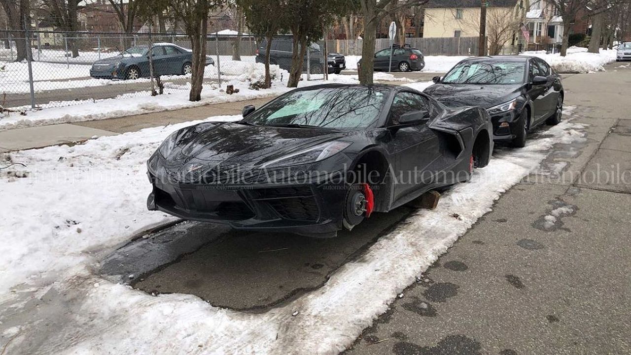 Chevrolet Corvette-C8-Wheels-Stolen-Detroit-1